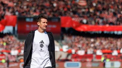 Bild: Daniel Karmann/dpa
Miroslav Klose will seine Jungs besser machen.
