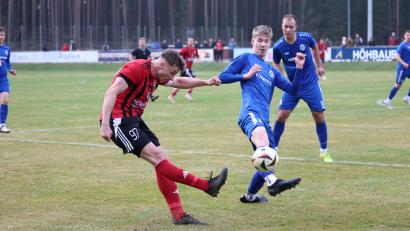 Bild: Dieter Jäschke
Nico Argauer (links) war mit zwei Treffern einer der Protagonisten bei der denkwürdigen Aufholjagd des SC Luhe-Wildenau gegen den TSV Bogen.