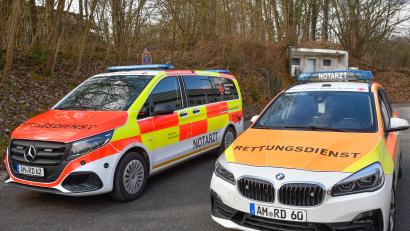Bild: Petra Hartl
Zwei NEF-Generationen nebeneinander: der 2er-BMW (rechts) und der Mercedes Vito.