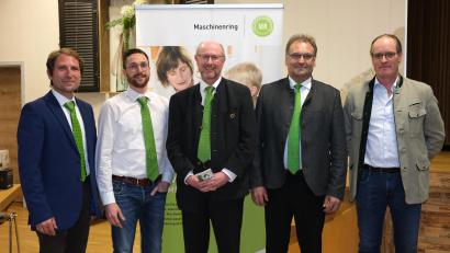 Bild: Hirsch
Wechsel beim Maschinenring Schwandorf: Das Bild zeigt von links: Florian Doll, Wolfgang Prey, Christian Weiß, Johann Stibich und Carl Graf zu Eltz.