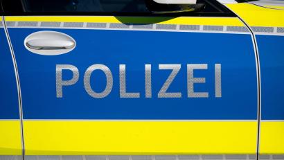 Symbolbild: Sven Hoppe/dpa
Wegen eines Diebstahls in einem Zug nach Marktredwitz ermittelt die Polizei.