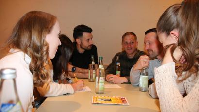 Bild: sne
Na wer sagte, es werde keine Mauer gebaut? Die Sportgruppe 1 kommt ins Grübeln.