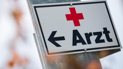 Bild: Tom Weller/dpa
Ärzte fordern eine Strafgebühr für Patienten, die gebuchte Termine beim Arzt nicht wahrnehmen. (Symbolbild)