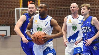 Archivbild: G. Büttner
Die Weidener Basketballer um Chris Hill (am Ball) mussten sich in Rattelsdorf geschlagen geben.
