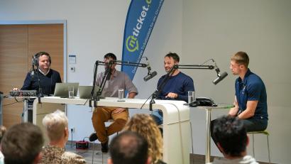 Bild: Marco Meier
Trainer Sebastian Buchwieser und Vize-Kapitän Maximilian Kolb waren zu Gast bei der Live-Aufnahme des Eishockey-Podcasts "Powerplay".