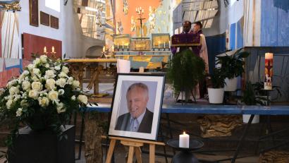 Bild: Hirsch
Pater Francis würdigte beim Requiem in der Kreuzbergkirche den Unternehmergeist des verstorbenen Seniorchefs Hermann Kellermann.