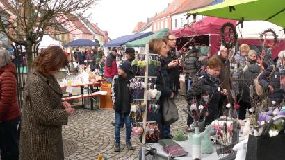Archivbild: mh
Der Krammarkt in Luhe lockt immer wieder viele Besucher an, wenn das Wetter passt. Heuer findet er am 13. April statt