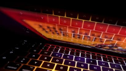 Symbolbild: Karl-Josef Hildenbrand/dpa
Durch Cybertrading hat ein Marktredwitzer 6000 Euro verloren. Die Polizei warnt in diesem Zusammenhang vor unseriösen Online-Investmentplattformen und rät zur besonderen Vorsicht bei Geldanlagen im Internet.