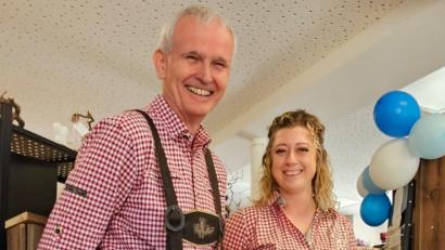 Bild: vsr
Das neue alte Team im Dorfladen um Geschäftsführer Manfred Naber und seine Stellvertreterin Romina Forte hofft auf zahlreiche Kunden und die Unterstützung der Krummennaaber.