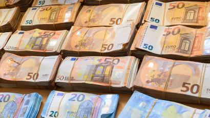 Bild: Silas Stein
Ein junger Mann hatte sein Konto bei einer Schwandorfer Bank für Geldwäsche zur Verfügung gestellt.