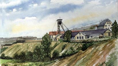 Bild: Zeichnung: Hutterer/Repro: Andreas Royer
Der Klenzeschacht im Grubenfeld Karoline war viele Jahre das wichtigste Bergwerk in Sulzbach-Rosenberg. Bis 1958 wurden dort täglich bis zu 2000 Tonnen Eisenerz gefördert. 1000 Bergleute fuhren dort jeden Tag in die Grube ein. Obwohl diese glorreiche Zeit des Bergbaus längst vorbei ist, rückt die Stadt Sulzbach-Rosenberg nun erneut in den Mittelpunkt der Bergbaugeschichte in Deutschland.