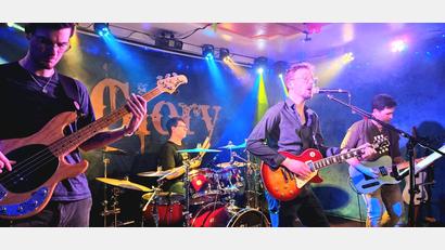 Bild: Sabine Mende
Die Band "4 Glory" bei ihrem Auftritt im Kulturbahnhof Parapluie in Weiden.