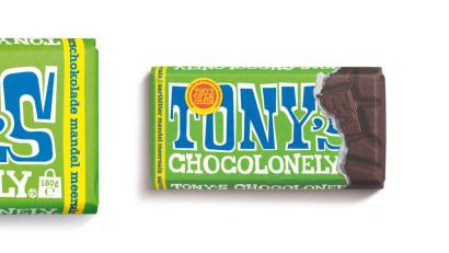 Bild: Tony&#039;s Chocolonely
Tony's Chocolonely ruft bestimmte Chargen seiner Zartbitter-Mandel Meersalz-Tafelschokolade zurück. Verbraucher:innen sollten vor dem Genuss Chargennummern überprüfen. Alle anderen Produkte von Tony's Chocolonely sind weiterhin unbedenklich.