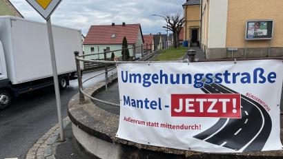 Bild: Gabi Schönberger
Die Bürgerinitiative setzt sich seit Oktober 2024 für den Bau der Umgehungsstraße in Mantel ein.