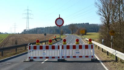 Bild: jr
Ein Abschnitt der Staatsstraße 2176 zwischen Konnersreuth und Mitterteich ist derzeit gesperrt.