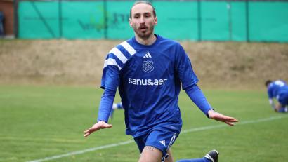Bild: Dieter Jäschke
Philipp Horn jubelt nach seinem Treffer zum 3:0 im Spiel bei der DJK Irchenrieth (Endstand: 0:4). Der Tabellenführer der Kreisliga Nord will am 21. Spieltag mit einem Heimsieg gegen den ASV Haidenaab seine Spitzenposition untermauern.