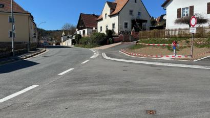 Bild: ihl
Die Sanierung der Krankenhausstraße geht heuer weiter bis zur Stadtgrenze. Im Vordergrund ein Stück des bereits fertig erneuerten Abschnittes.