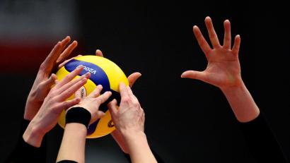 Symbolbild: Robert Michael/dpa
Im Volleyball fallen am Wochenende die letzten Entscheidungen.