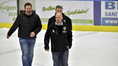 Archivbild: Hubert Ziegler
Chris Spranger (vorne) stellt die Weichen für die neue Saison. Er hat bereits einen Nachfolger für Bernhard Keil (li.) gefunden.