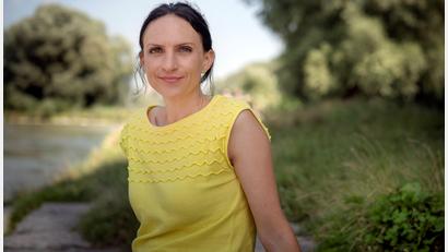 Bild: Peter von Felbert/exb
Die französisch-deutsche Schriftstellerin Natalie Buchholz stellt ihren Roman "Grand-papa" im Literaturhaus Oberpfalz vor.