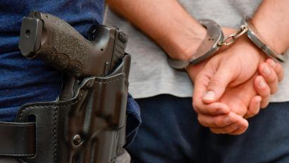 Symbolbild: Petra Hartl
Die Amberger Polizei hat eine Frau, die per Haftbefehl gesucht wurde, schlafend auf einer Toilette im Klinikum gefunden.