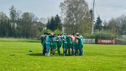 Archivbild: Herbie Sciotto
Bei einem Junioren-Spiel des FC Weiden-Ost hat ein Zuschauer einen Trainer am Hals gepackt und verletzt.