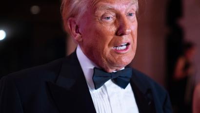 Bild: Evan Vucci/AP/dpa
Wer mit dem US-Präsidenten dinieren möchte, kann dies für einen stolzen Preis tun. (Archivbild)