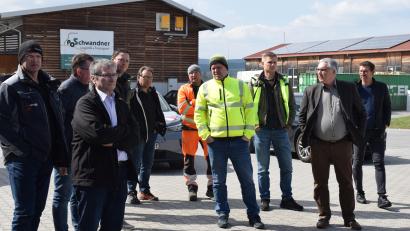 Bild: bnr
Der Bau- und Umweltausschuss macht sich ein Bild von den Erschließungsmaßnahmen im Gewerbegebiet "Am Kalvarienberg BA IV".