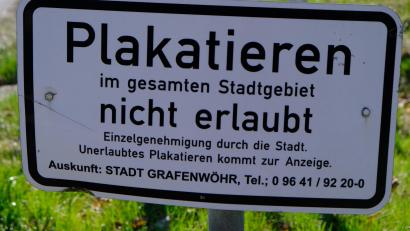 Bild: do
Wie schon in Nachbargemeinden praktiziert möchte der Kirchenthumbacher Marktgemeinderat den Plakatier-Wildwuchs eindämmen. Eine Verordnung soll Klarheit schaffen.