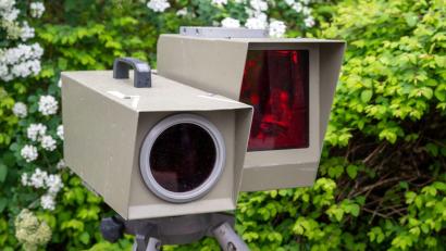 Bild: Pia Bayer/dpa
Am Mittwoch kontrolliert die bayerische Polizei verstärkt das Tempo auf den Straßen. (Symbolbild)