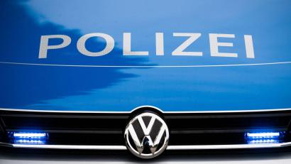 Symbolbild: Lino Mirgeler/dpa
Die Polizei meldet einen Verkehrsunfall in der Nähe von Hahnbach.