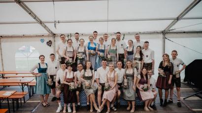 Bild: Manuel Schloßer/exb
Die Saltendorfer Kirwamoidln und - boum freuen sich auf zwei tolle Kirwatage.