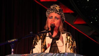 Bild: prh
"Die Nowak" begeistert ihr Publikum in der Schafferhof-Tenne mit ihrer Stimme, ihrer Musik und ihrer Performance.