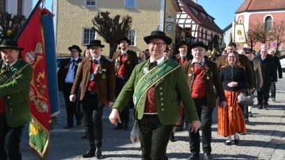 Bild: jr
Beim Festzug in Bad Neualbenreuth mit dabei waren Vertreter der sechs Oberpfälzer Schützengaue, begleitet wurden sie von Klängen der Blaskapelle Ernestgrün. Nicht fehlen durfte Bezirksschützenmeister Harald Frischholz (Dritter von links).