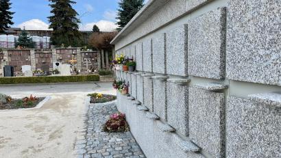 Bild: Gabi Schönberger
Die Urnengräber auf dem Neustädter Friedhof, waren zeitweise so attraktiv, dass seitdem jemand, der weggezogen war, kein Anrecht auf einen Platz am Gottesacker hat.