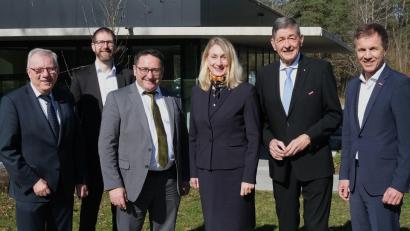 Bild: Hirsch
Sie stellten das neue Forschungsprojekt "Kino" vor (von links): Jürgen Kilger, Michael Scholz, Tobias Gotthardt, Diane Ahrens, Georg Haber und Hans Schmidt.