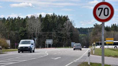 Bild: Stephan Huber
Auf der B85 wurde die Geschwindigkeit auf der Höhe von Kropfersricht bei Sulzbach-Rosenberg, auf 70km/h beschränkt.