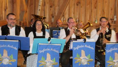 Bild: sis
Die Birgländer Musikanten begleiteten den Jubiläumsabend der Dorfgemeinschaft Matzenhof /Gronatshof .
