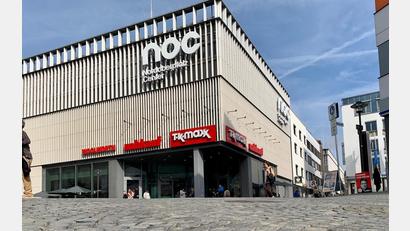 Bild: Gabi Schönberger
Das NOC Weiden verliert den Nahkauf, der auch an der Fassade noch präsent ist.