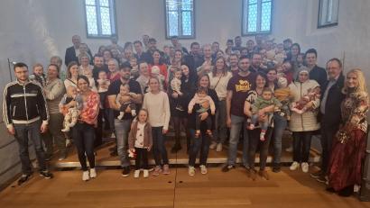 Bild: jua
Die 2024 zur Welt gekommenen Nabburger und ihre Eltern treffen sich zu einem städtischen Empfang in der Marienkirche.