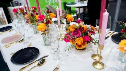 Archivbild: Hauke-Christian Dittrich/dpa
Schön festlich: Bei Hochzeiten wird selten gespart.