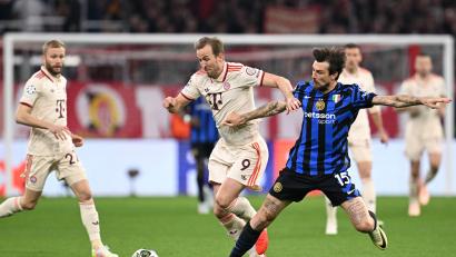 Bild: Sven Hoppe/dpa
Bayern-Stürmer Harry Kane (Mitte) im Zweikampf mit Inters Francesco Acerbi (rechts).
