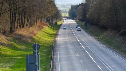 Bild: Petra Hartl
Entlang dem Autobahnzubringer, der Bundesstraße 299 zwischen Amberg und Ursensollen wird ein Radweg gebaut.