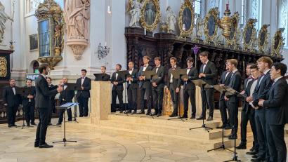 Bild: pz
Aus ehemaligen Regensburger Domspatzen besteht das Renner-Ensemble, das am Sonntag in der Basilika Waldsassen ein beeindruckendes Konzert gab.