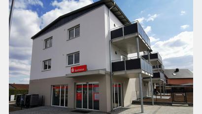 Bild: gz
Die neue Geschäftsstelle der Sparkasse in Eslarn in der Moosbacher Straße 25 öffnet am 17. April.