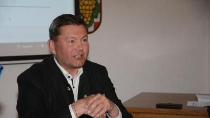 Bild: bey
Bürgermeister Rainer Rewitzer erklärte in der Stadtratssitzung am Dienstagabend seinen Verzicht auf eine erneute Kandidatur für das Amt des Ersten Bürgermeisters.