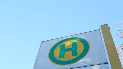 Bild: Bernd Weißbrod/dpa
Wegen eine Sperrung ist der Busverkehr in Vilseck betroffen.