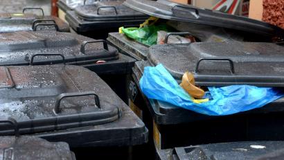 Bild: Petra Hartl
Die Menge des gesammelten Restmülls hat im Landkreis Tirschenreuth im vergangenen Jahr wieder zugenommen. Pro Kopf fielen gegenüber dem Jahr davor fast vier Kilo mehr Müll an.