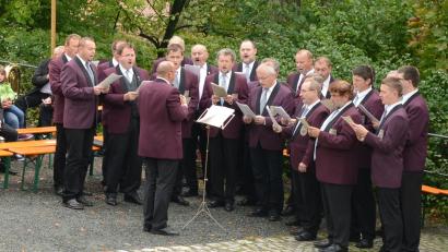 Bild: bey
Die Mitgestaltung des Festgottesdienstes zum Kreuzbergfest auf dem Kreuzbergplateau gehört zu den Aufgaben des Männergesangvereins Pleystein 1895 e.V.