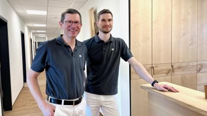 Bild: Gabi Schönberger
MUDr. Stefan Nicklas steigt als gleichwertiger Partner in die Praxis seines Vaters Dr. Michael Nicklas in Weiden-Ost mit ein.